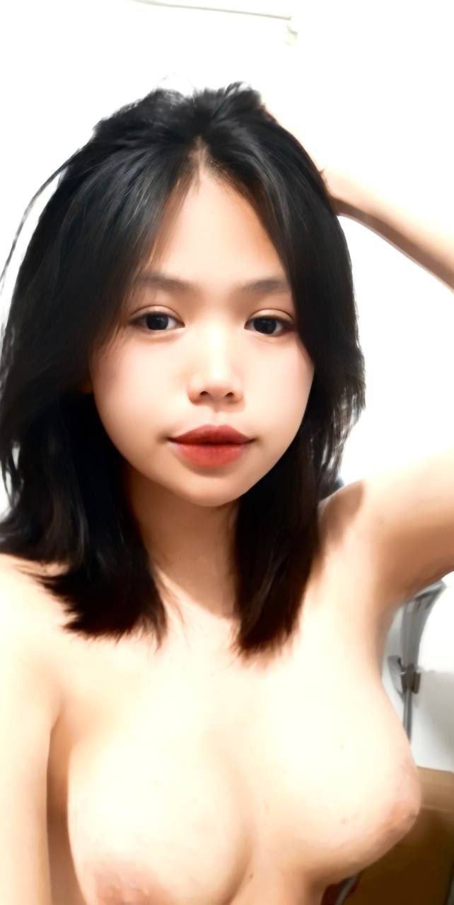 Anh xã "đi ngoài", bà xã về quê gạ làm tình bố chồng